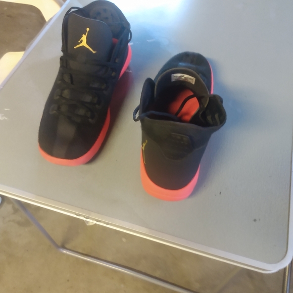 Shoes - Picture 2 of 5